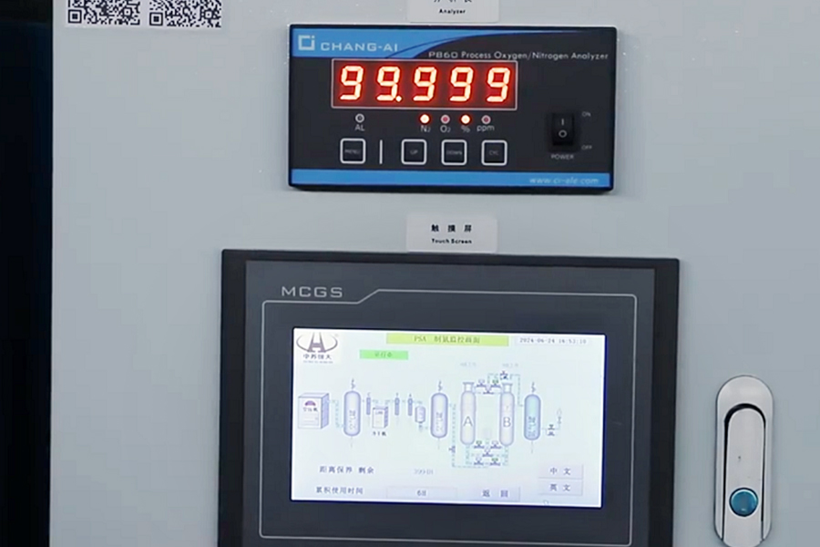 Pelanggan Iran mengunjungi pabrik untuk memeriksa generator nitrogen 99,999%.
