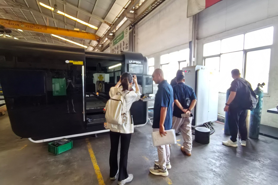 Kunjungan Pelanggan Di Indonesia