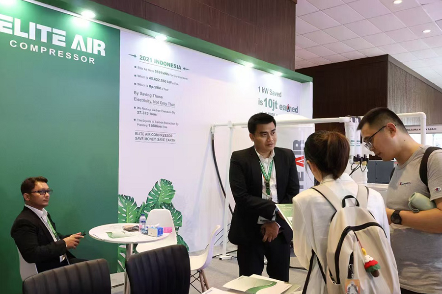 Manajer bisnis perdagangan luar negeri Jiangsu Luoming mengunjungi Pameran Manufacturing Indonesia